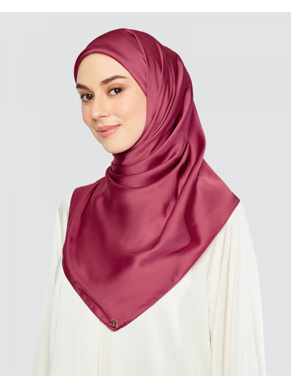 SWARA SATIN SQUARE - CRANBERRY