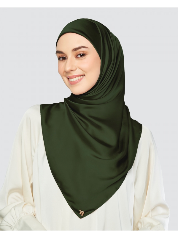 SWARA SATIN SQUARE - DARKEST SEAWEED GREEN