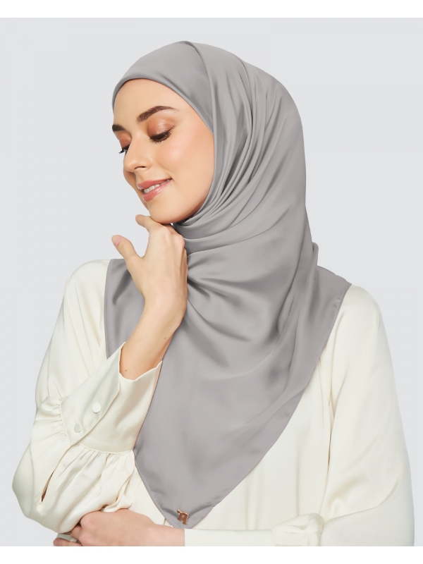 SWARA SATIN SQUARE - TAUPE