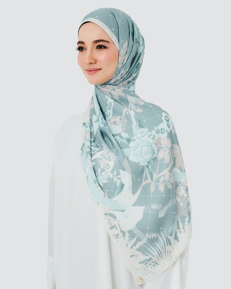 DISNEY X NAELOFAR - ALICE IN WONDERLAND SHAWL - DUSTY BLUE