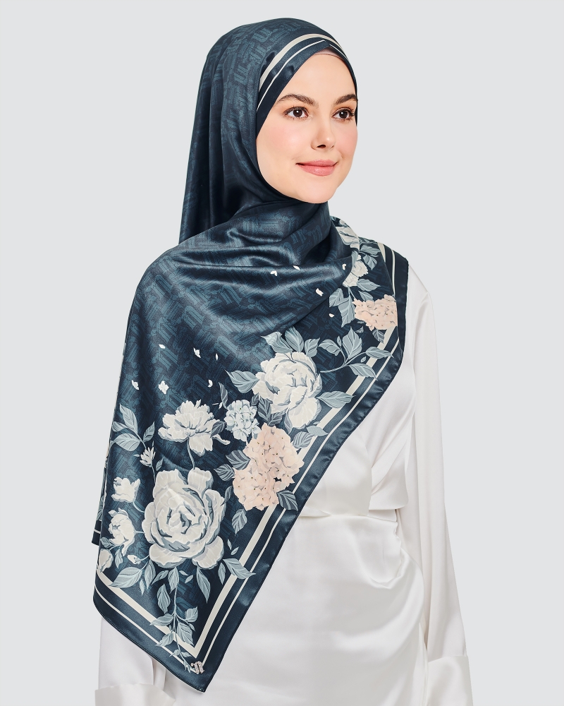 THE 8IRTHDAY COLLECTION - FLORAL MONOGRAM SHAWL - DARK BLUE