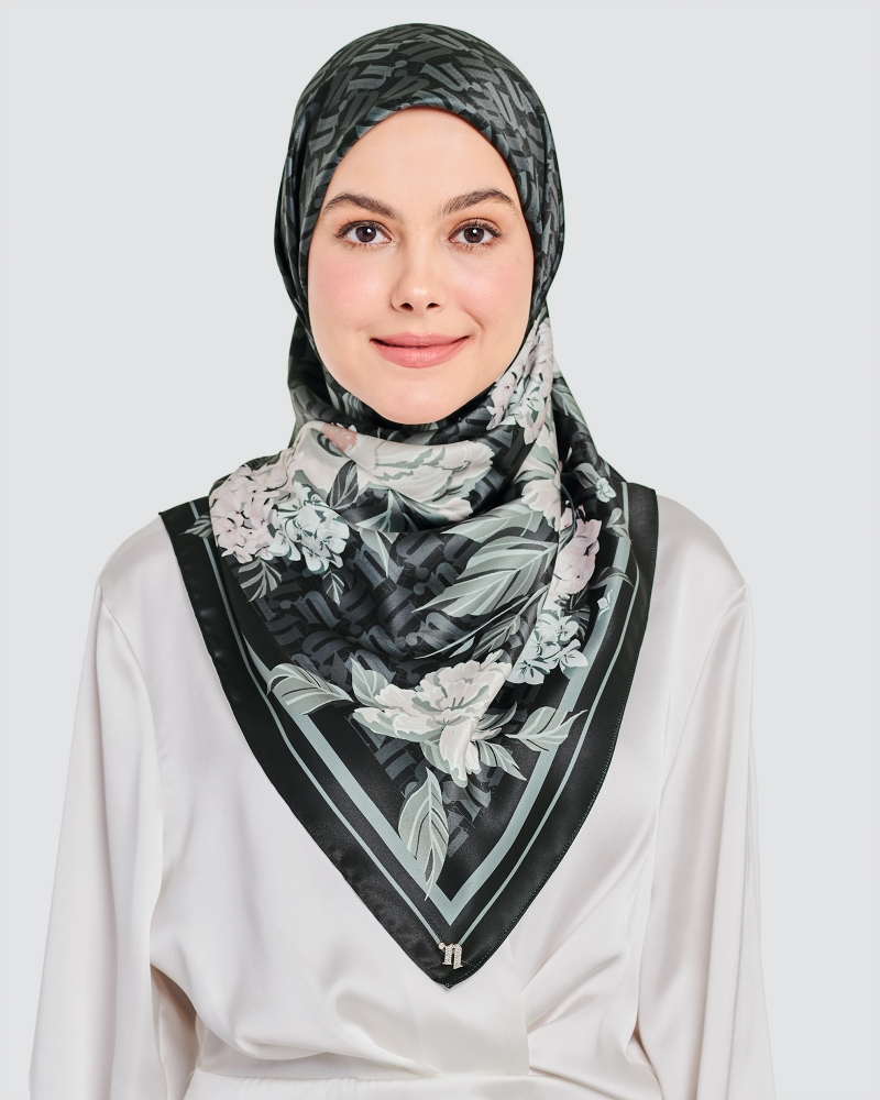 THE 8IRTHDAY COLLECTION - FLORAL MONOGRAM SQUARE - BLACK