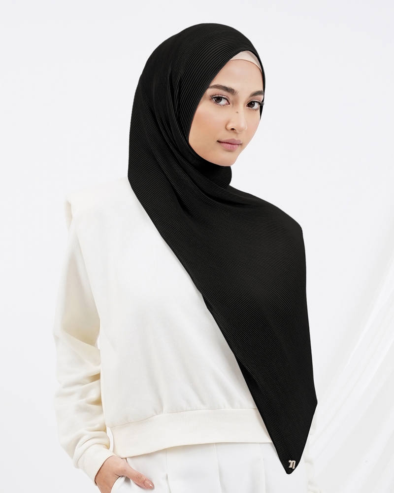 PIYA PLEATED SHAWL - BLACK