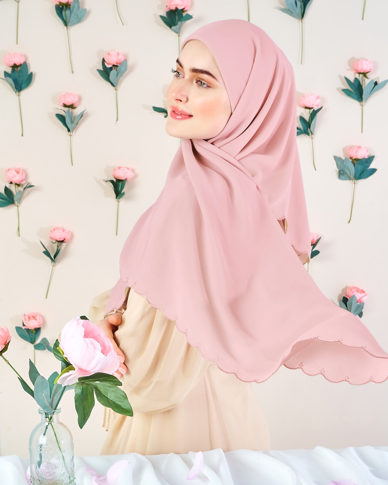 SALOMA EMBROIDERED TEXTURED SQUARE - BARELY PINK