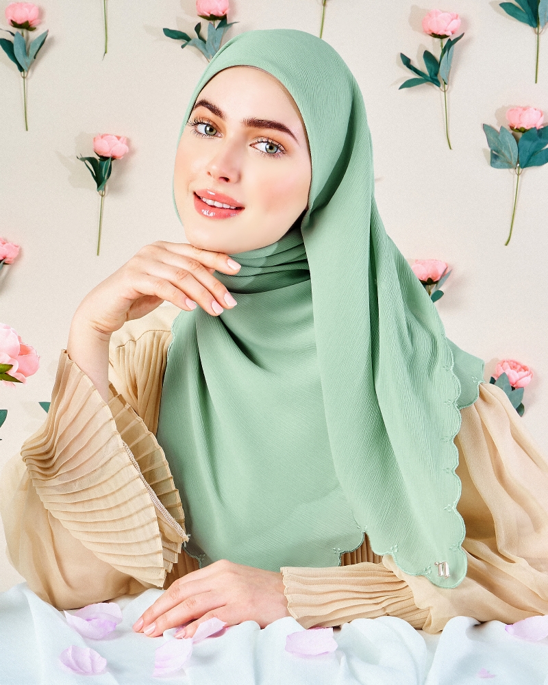 SALOMA EMBROIDERED TEXTURED SQUARE - FOAM GREEN