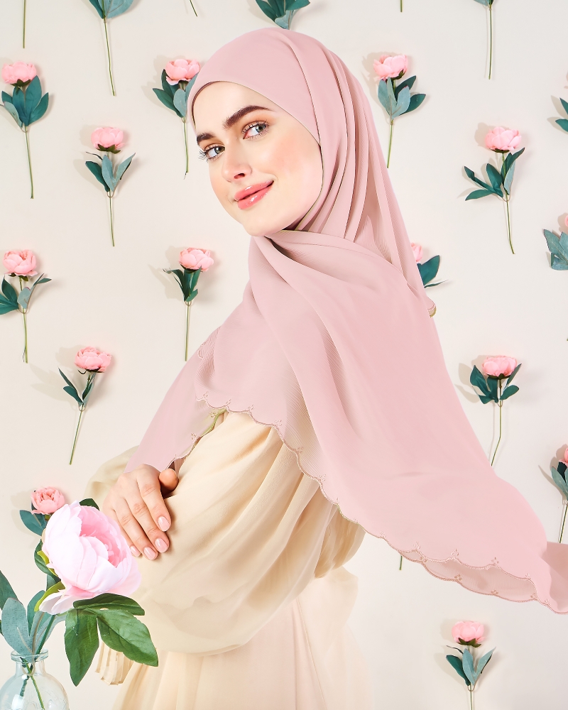 SALOMA EMBROIDERED TEXTURED SQUARE - PALE PINK