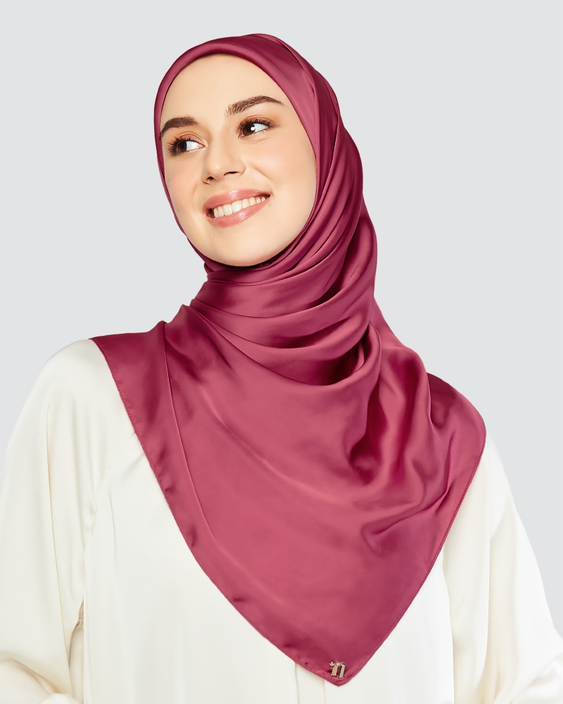 SWARA SATIN SQUARE - CRANBERRY