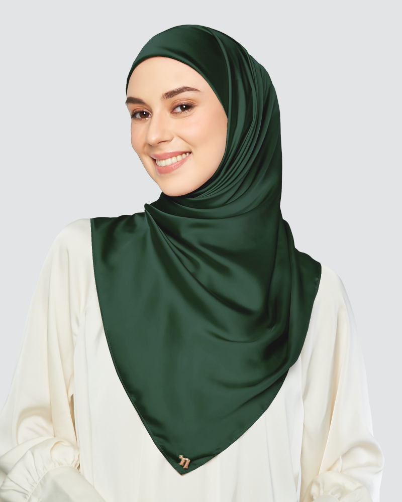 SWARA SATIN SQUARE - DARK GREEN