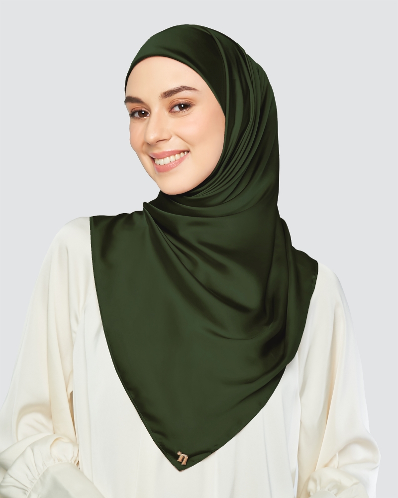 SWARA SATIN SQUARE - DARKEST SEAWEED GREEN