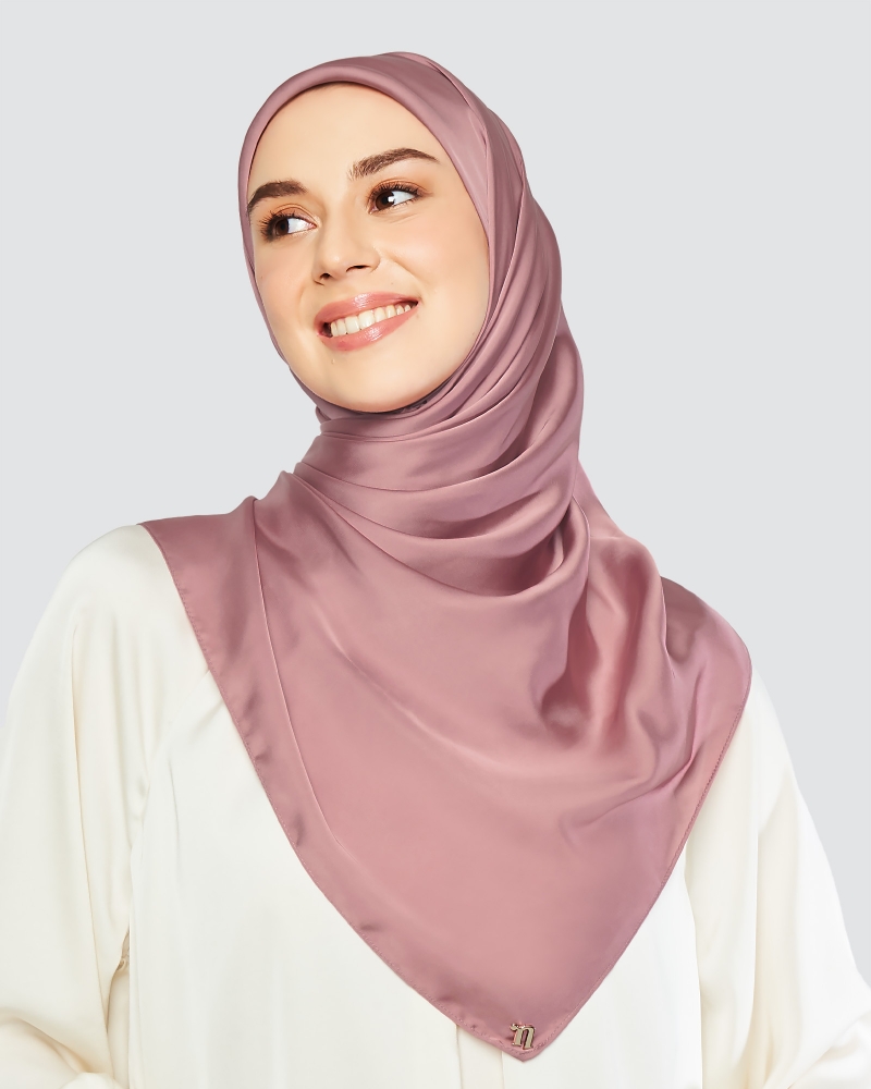 SWARA SATIN SQUARE - PINKY RED