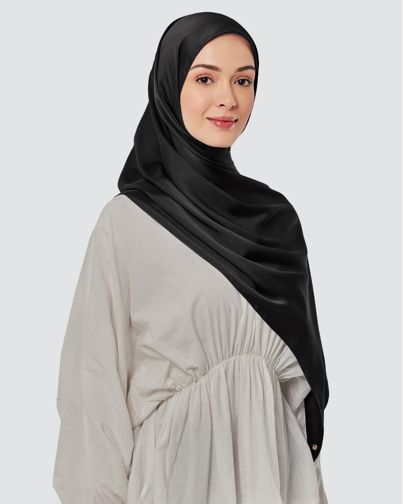 TAHIRA SATIN TWILL SHAWL - BLACK