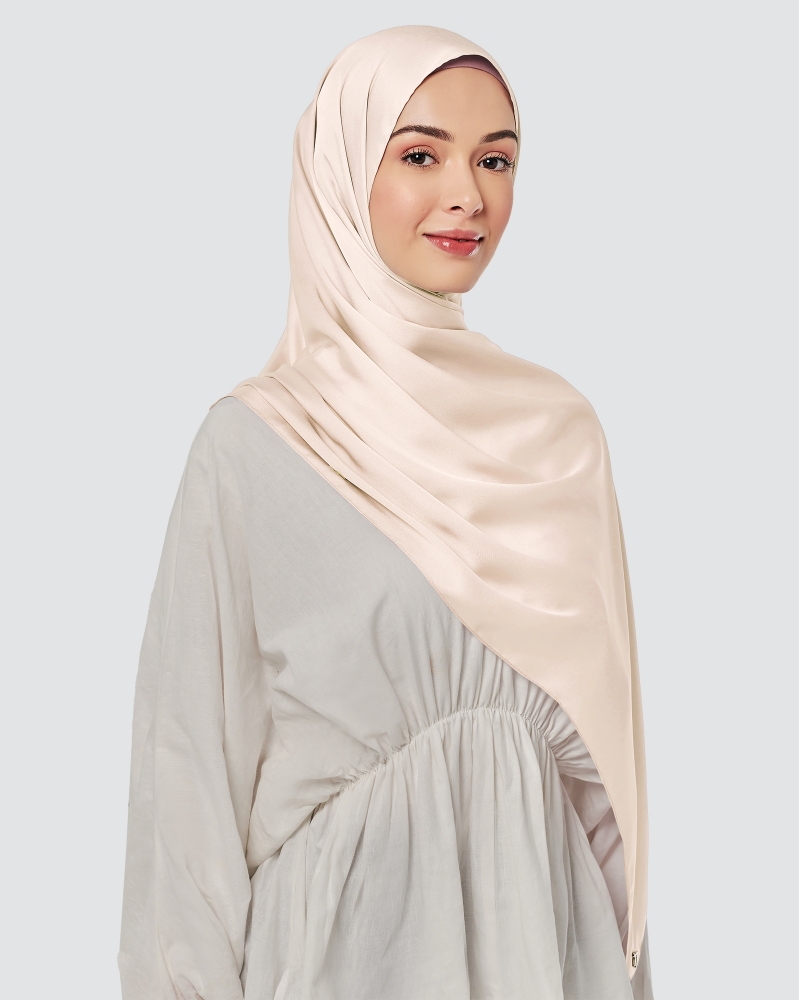 TAHIRA SATIN TWILL SHAWL - EGGSHELL