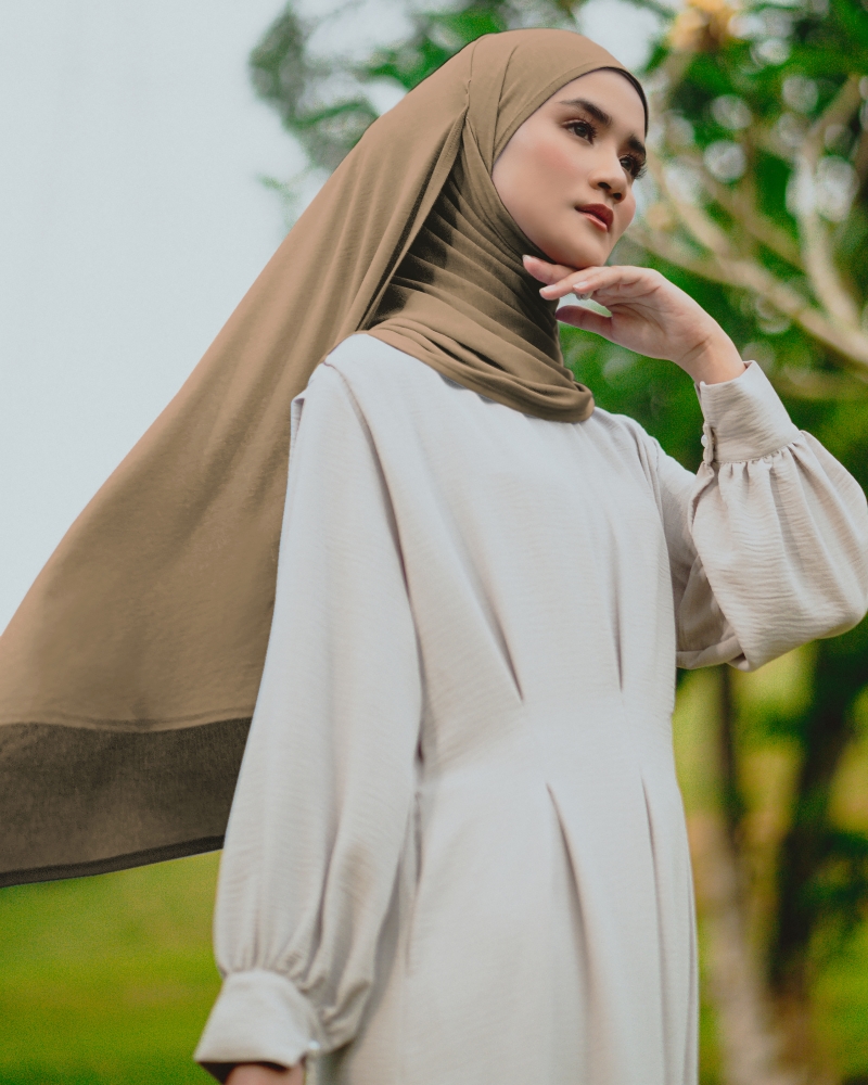 X-PRESS TEXTURED JERSEY SHAWL - BROWN