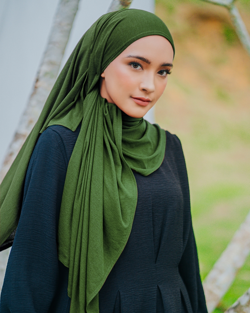 X-PRESS TEXTURED JERSEY SHAWL - DARK GREEN