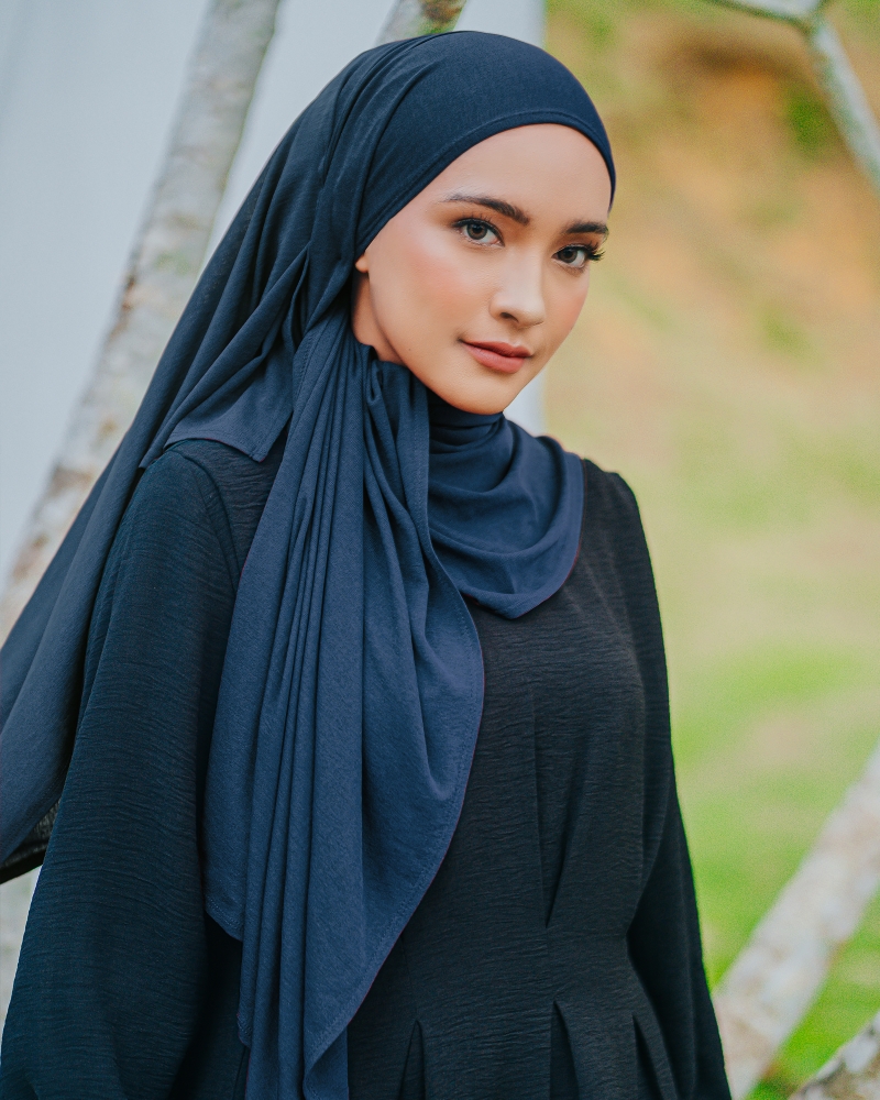 X-PRESS TEXTURED JERSEY SHAWL - NAVY BLUE