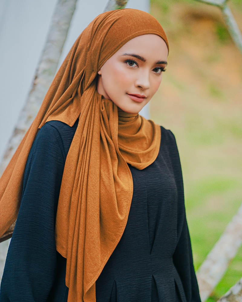 X-PRESS TEXTURED JERSEY SHAWL - SPICE